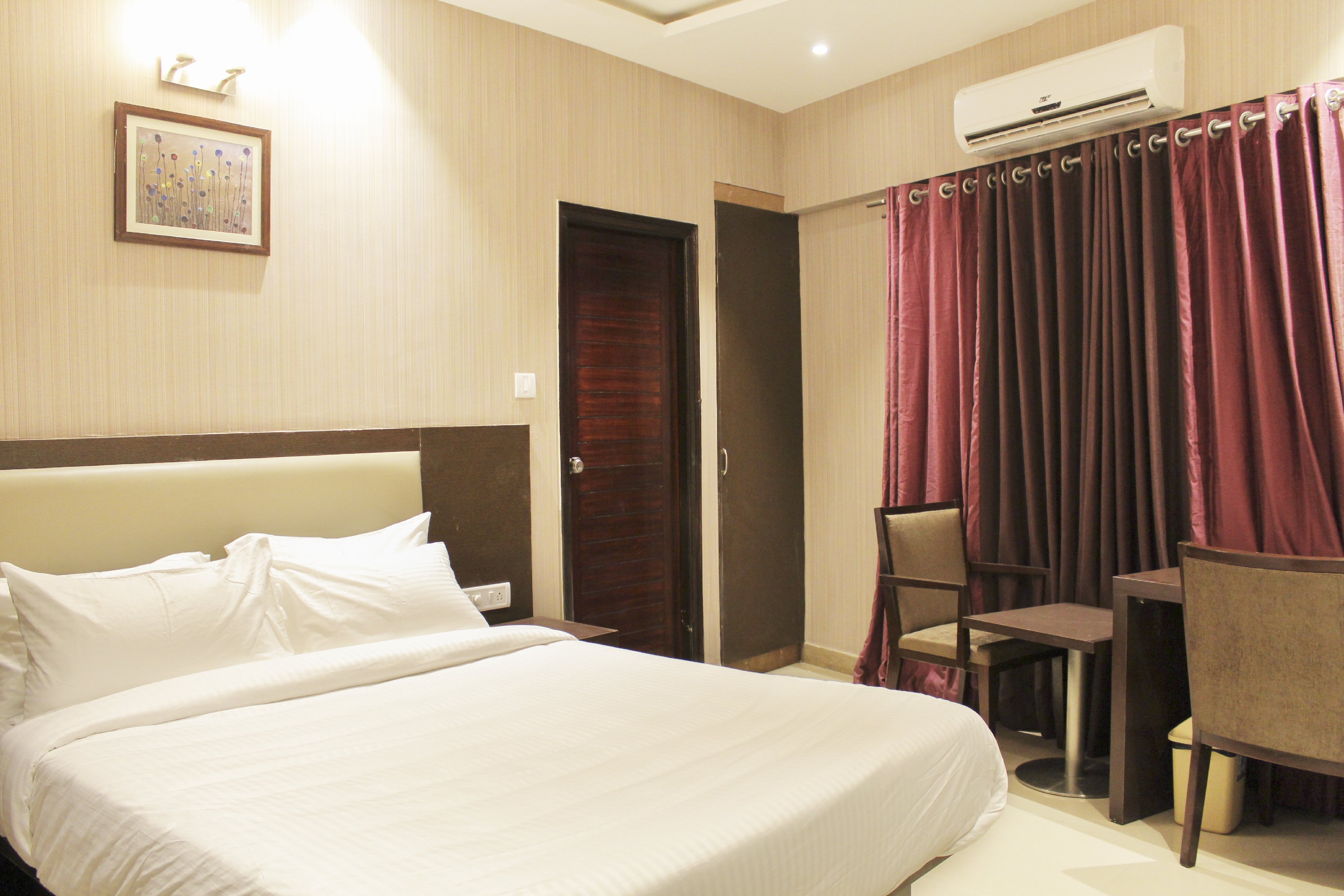 The Byke Business - Signature | (Pan India Pure Veg Hotel Chain) Room Type - Super Deluxe Room The Byke Business - Signature | (Pan India Pure Veg Hotel Chain) Room Type - Super Deluxe Room