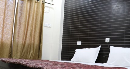Hotel Shree Ji Room Type - Super Deluxe Room