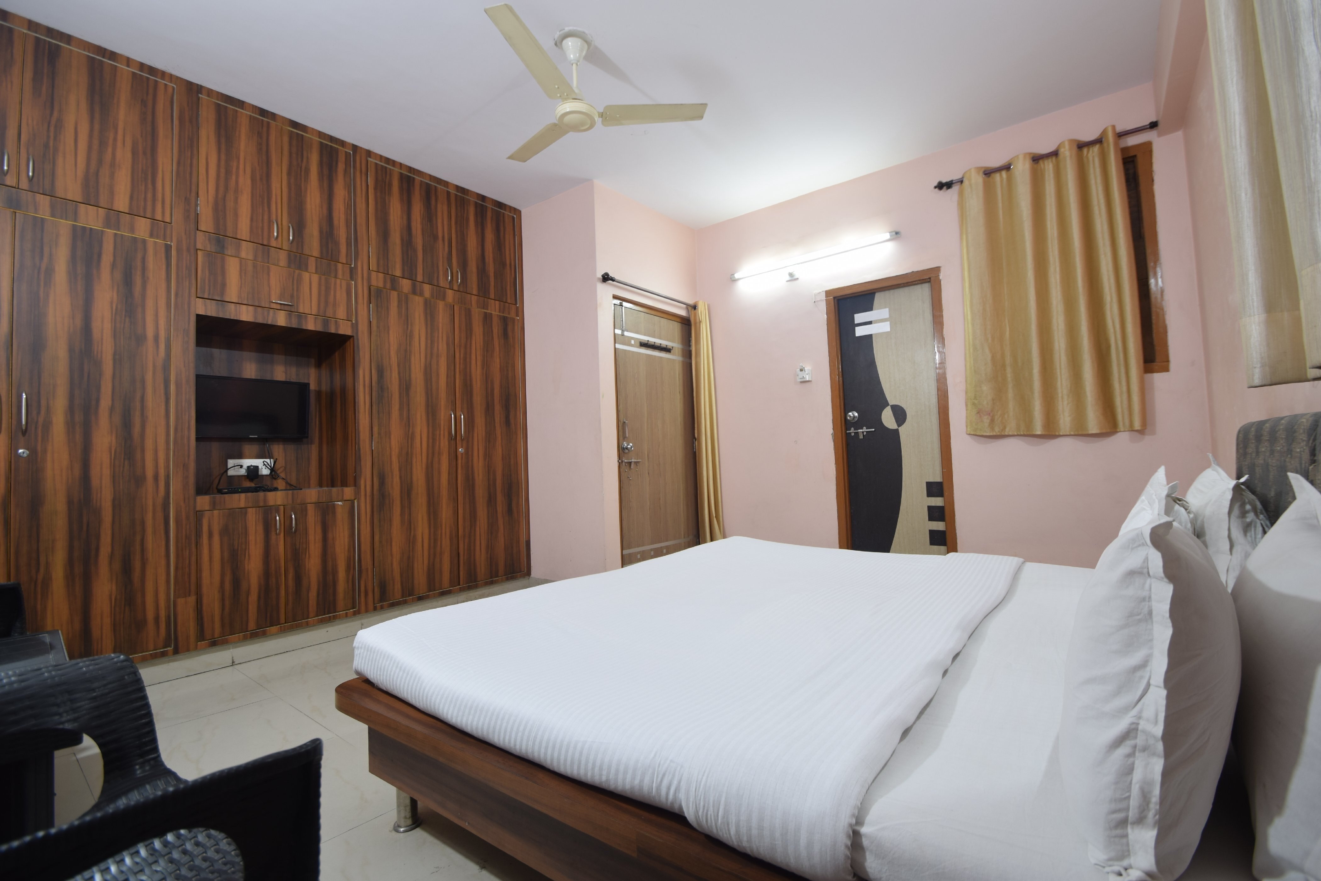 Shreenathji Inn - Tap to explore photos