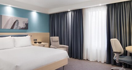 Hampton by Hilton Bristol Airport Room Type - QUEEN ACCESSIBLE ROOM