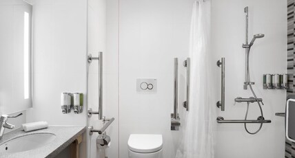 Hampton by Hilton Bristol Airport Room Type - FAMILY CONNECTING RM ACCES