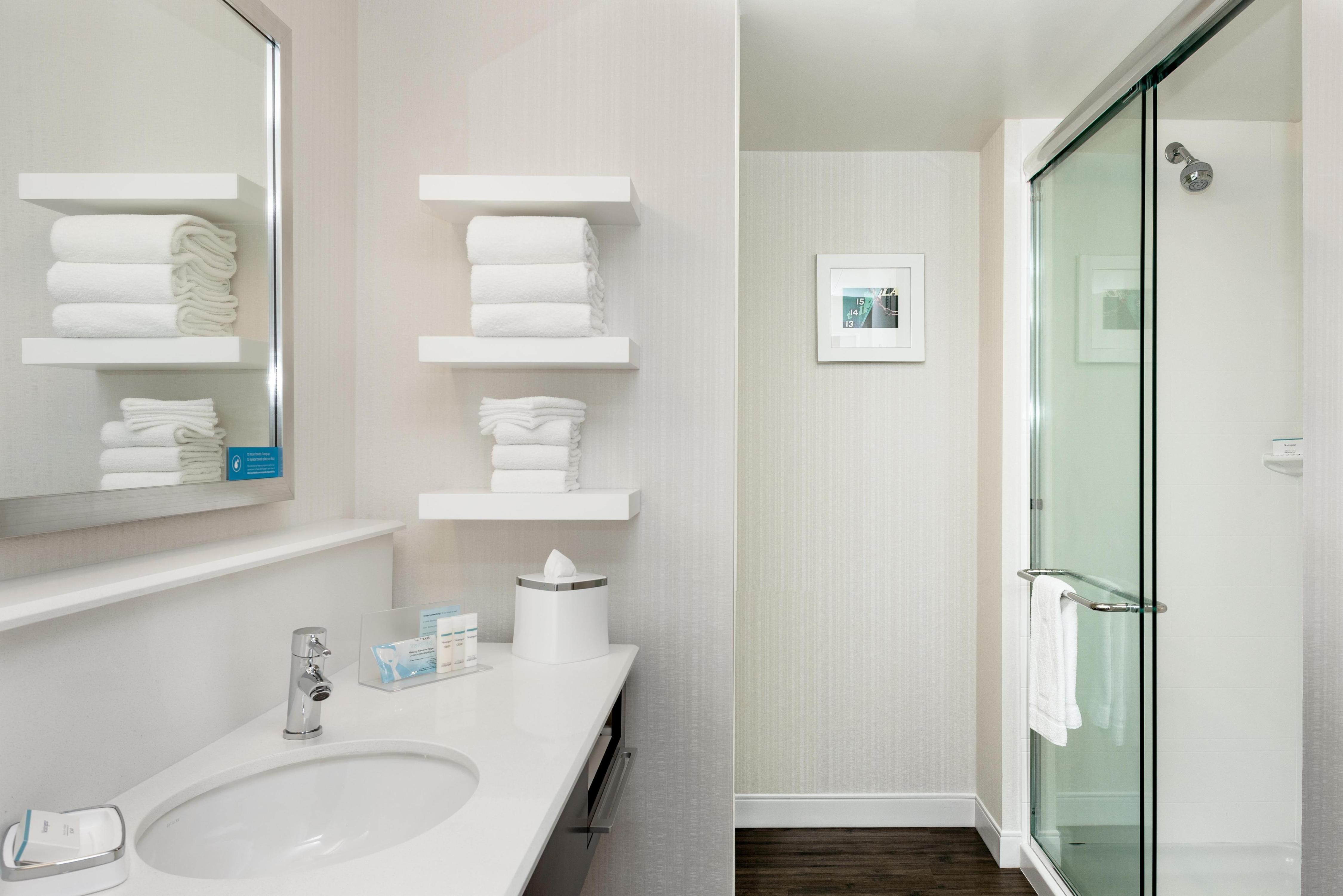 Hampton Inn & Suites by Hilton Seattle/Northgate Room Type - 2 QNS HEARING ACC NOSMOK