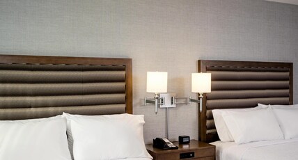 Hampton Inn & Suites by Hilton Seattle/Northgate Room Type - 2 QNS BALCONY-SHWR ONLY NS