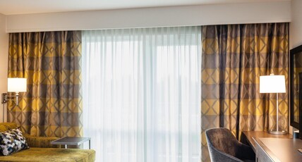 Hampton Inn & Suites by Hilton Seattle/Northgate Room Type - 1 KNG BALCONY HEARING ACC