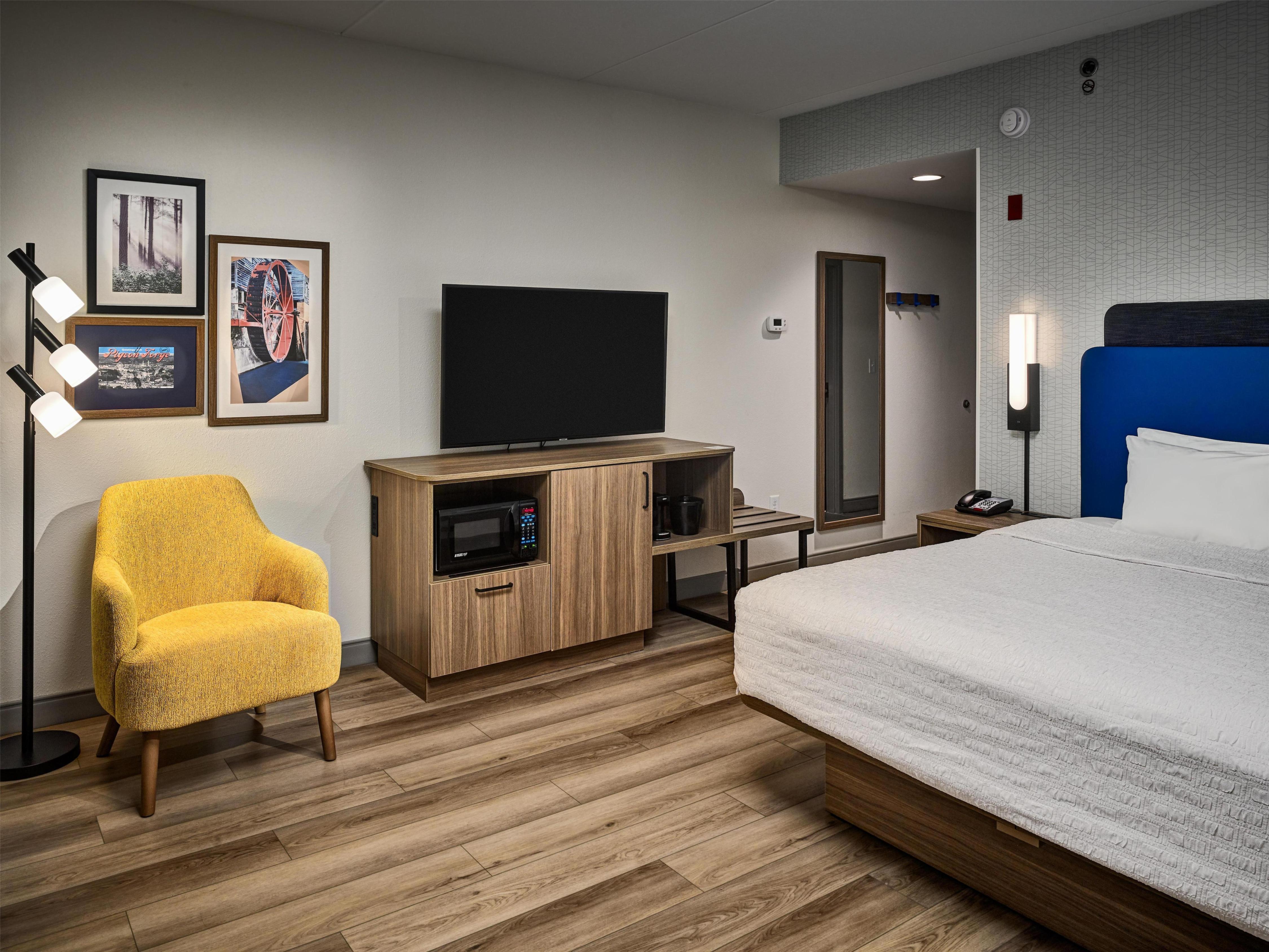 Hampton Inn by Hilton Pigeon Forge - Tap to explore photos