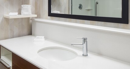 Hampton Inn & Suites by Hilton Whitefish Room Type - 1 KNG HEARING ACC NOSMOK