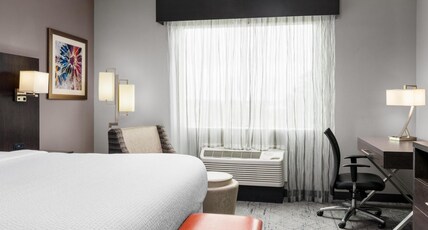Best Western Plus Executive Residency Baytown Room Type - 1 King Bed, Non-Smoking, Kitchenette, Work Desk, Full Breakfast