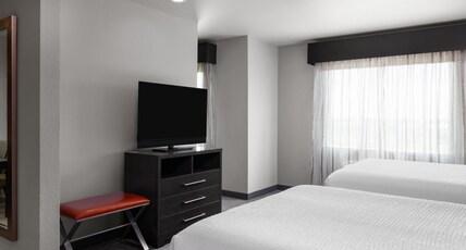 Best Western Plus Executive Residency Baytown Room Type - Accessible - Suite 2 Queen, Mobility Accessible, Bathtub, Sofabed, Full Kitchen, Dining Table, Non-S Best Western Plus Executive Residency Baytown Room Type - Accessible - Suite 2 Queen, Mobility Accessible, Bathtub, Sofabed, Full Kitchen, Dining Table, Non-S