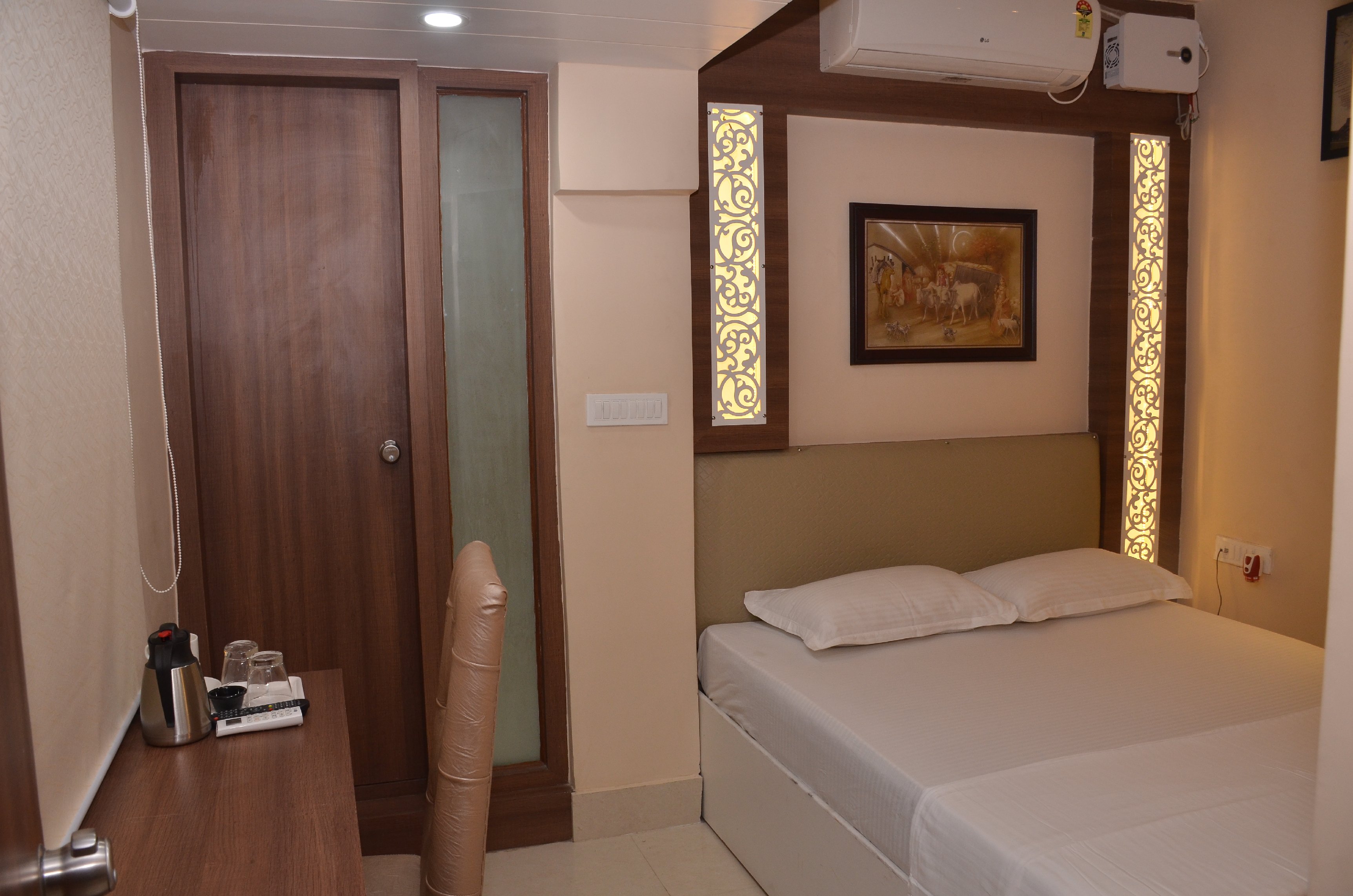 ATITHI HOTEL Room Type - SUITE
