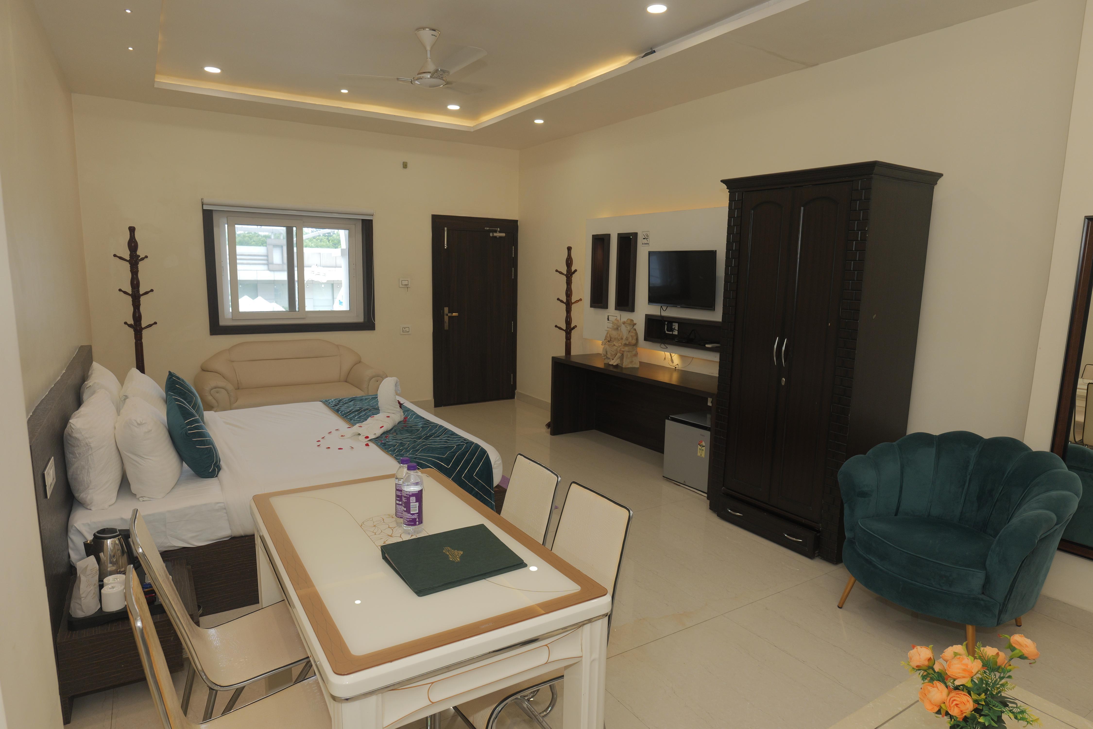 HOTEL SHANVI LANDMARK PANNA - Tap to explore photos