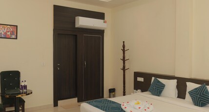 HOTEL SHANVI LANDMARK PANNA Room Type - Deluxe Room