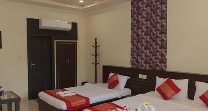 HOTEL SHANVI LANDMARK PANNA Room Type - SUPER DELUXE DOUBLE