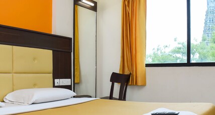 HOTEL SABAREESH PLAZA Room Type - Deluxe AC Room