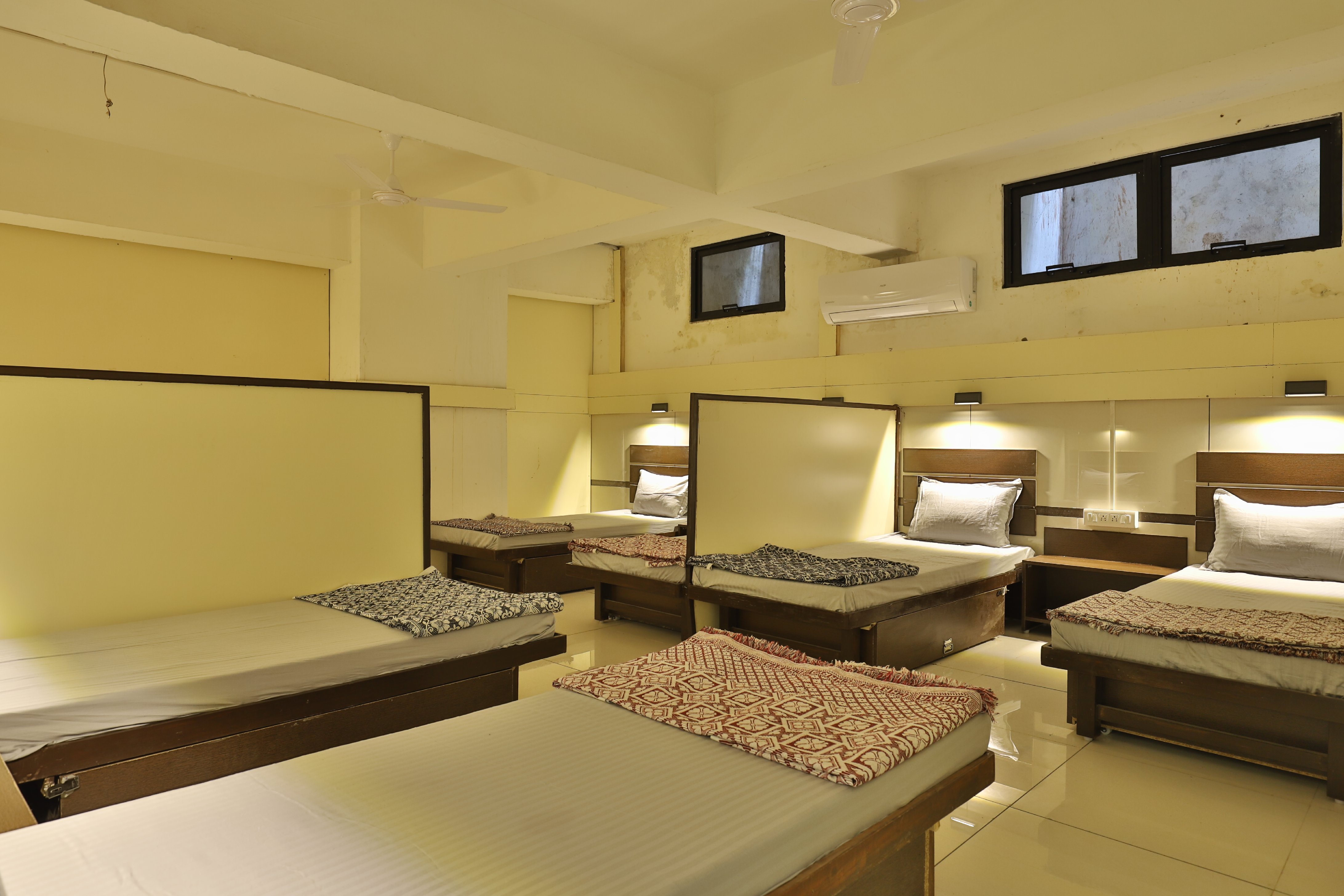Night Halt Dormitory - Tap to explore photos