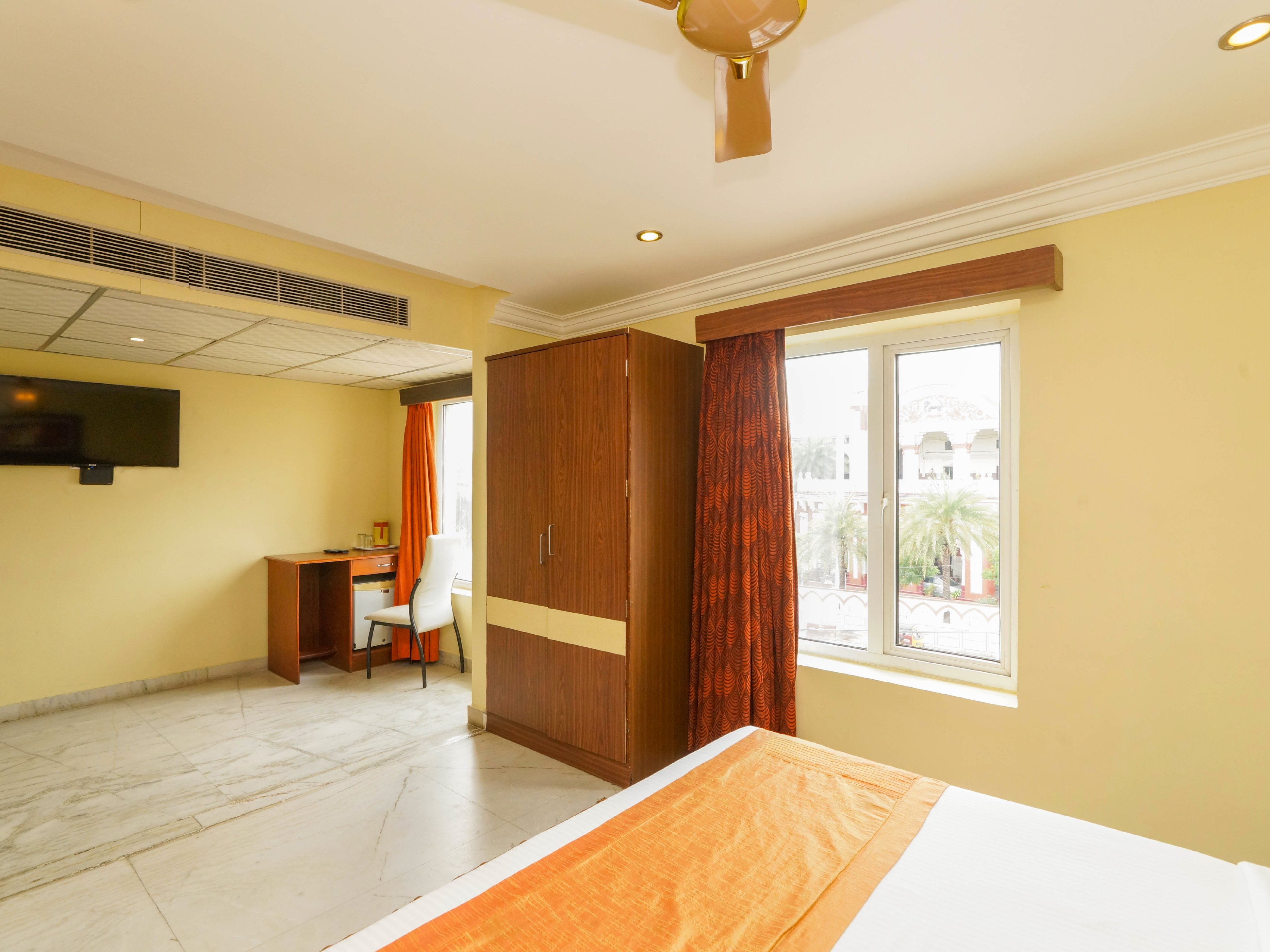 Hotel Chennai Gate - Tap to explore photos