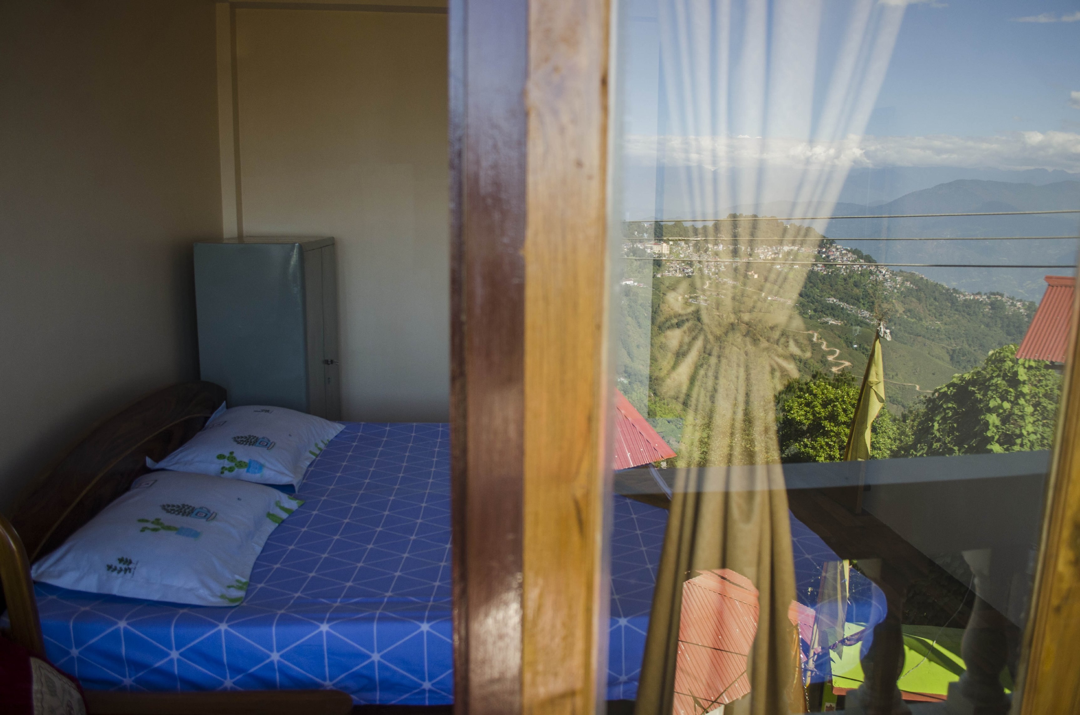 Vantage Point Homestay | Rooms & Caretaker - Tap to explore photos