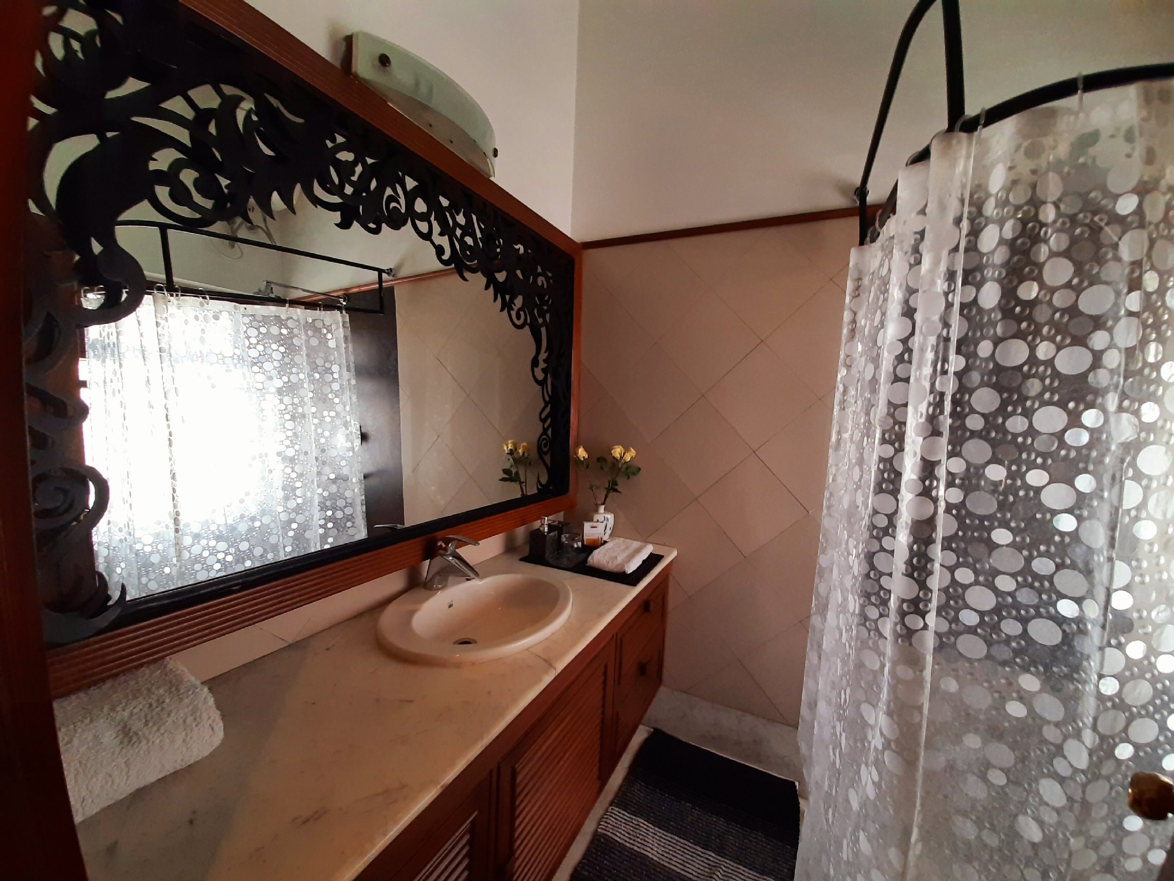 Auro Grace Homestay - Tap to explore photos