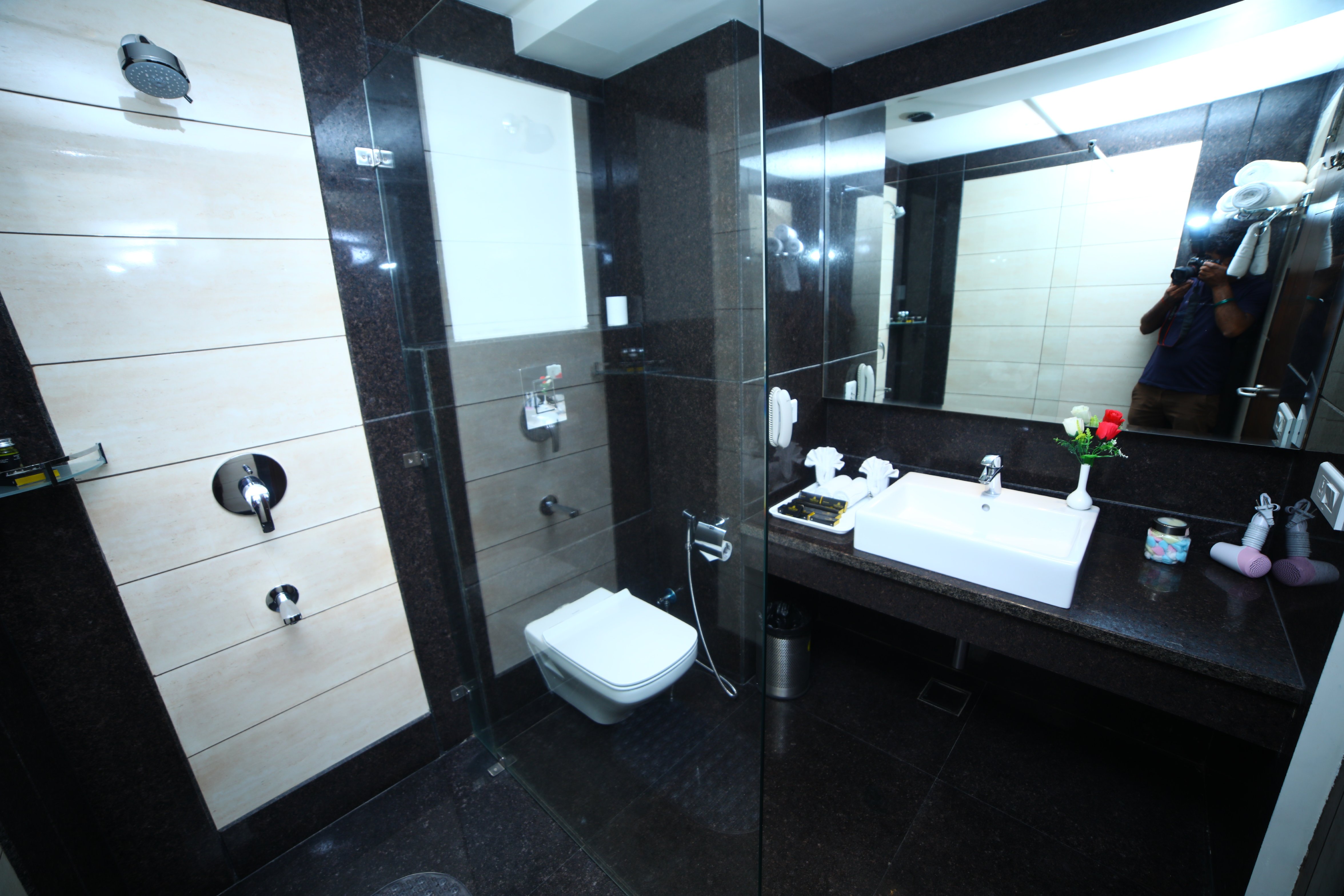 Hotel Three Palms - Tap to explore photos