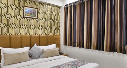Hotel Red Rose,Ahmedabad Room Type - Deluxe Room