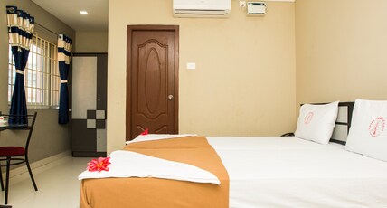 HOTEL TEMPLE GATE Room Type - Non AC Double bed
