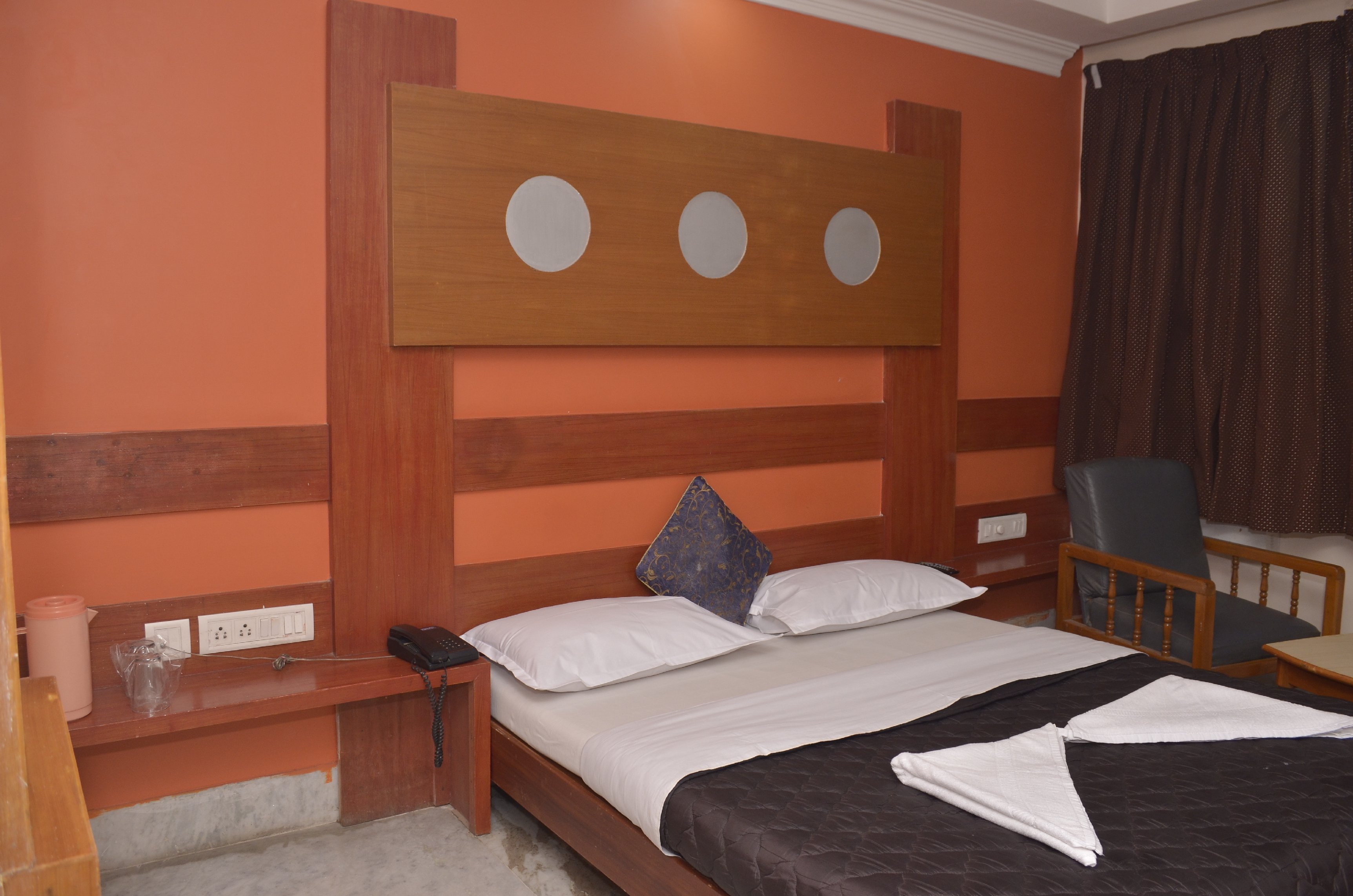 hotel sky park Room Type - DOUBLE ROOM AC