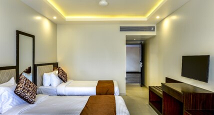 HOTEL GOLDEN PLATEAU Room Type - Premium Twin