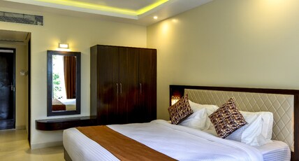 HOTEL GOLDEN PLATEAU Room Type - Premium King