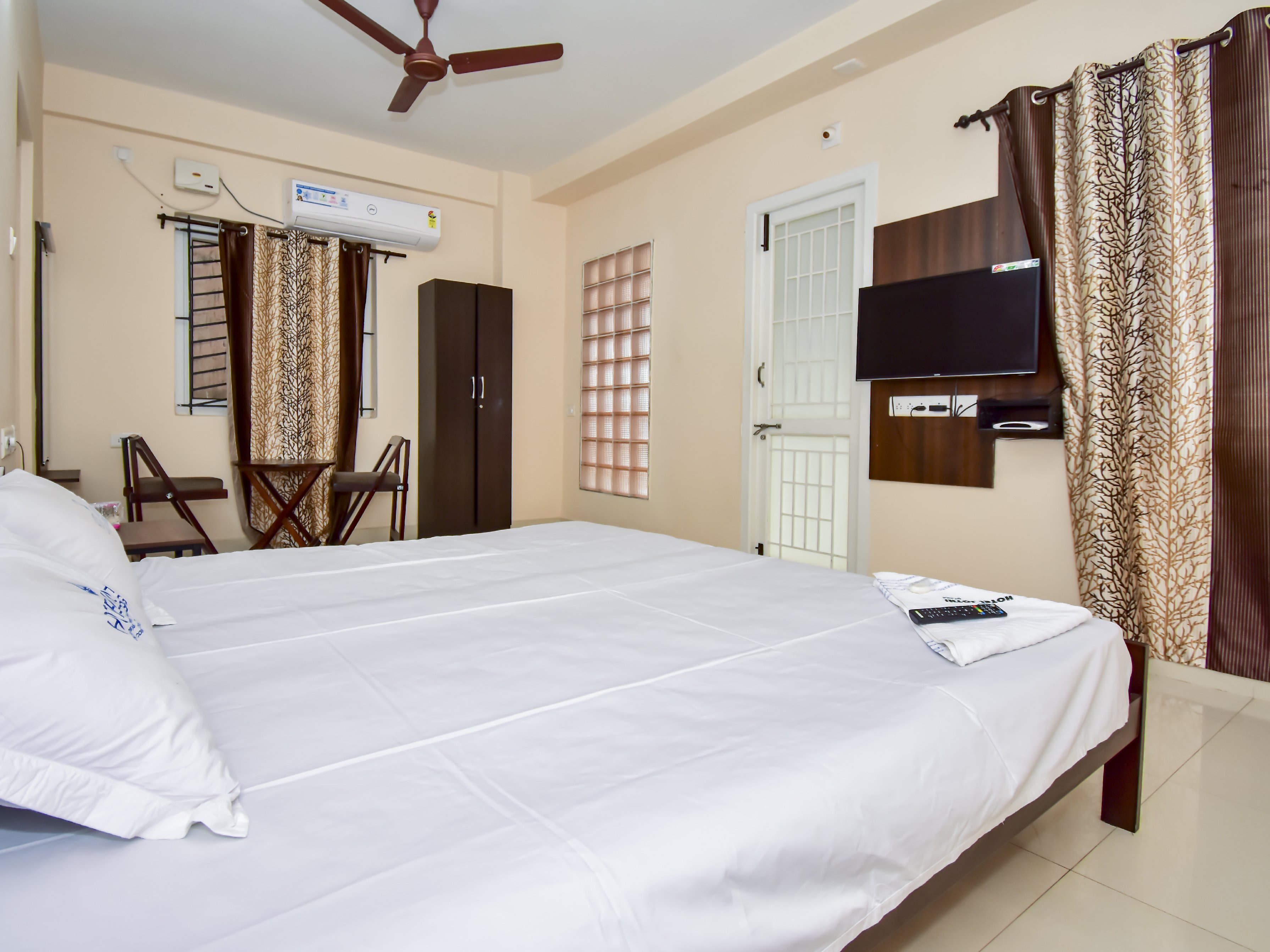 HOTEL JOTHI - Tap to explore photos