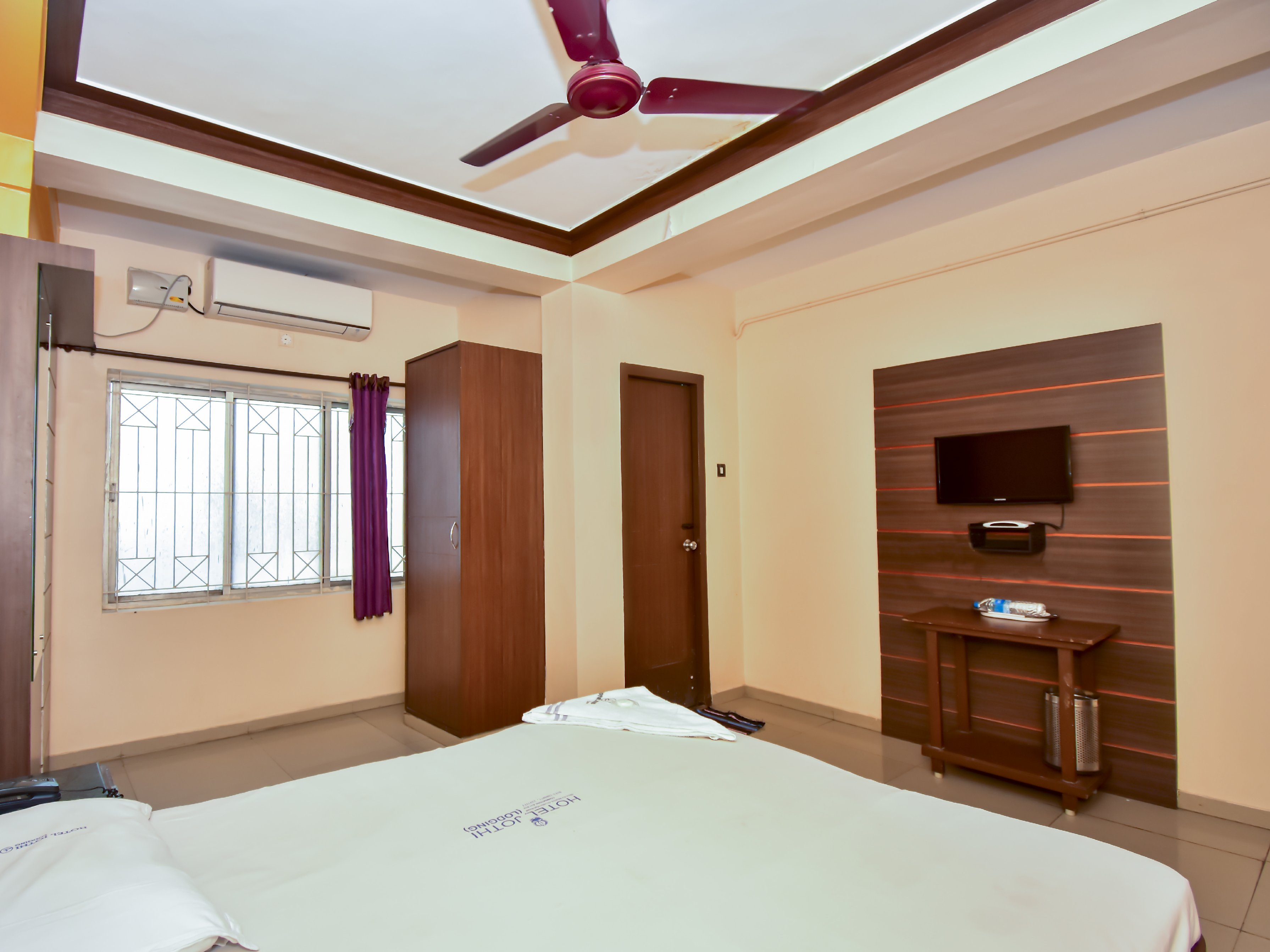 HOTEL JOTHI Room Type - DOUBLE AC ROOMS