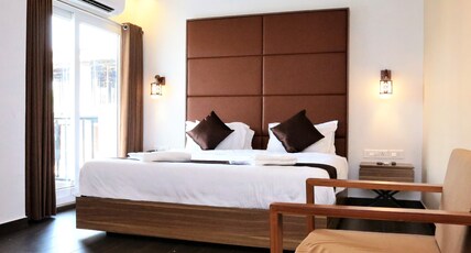 Hotel Crown Suites Room Type - Suite Room with Balcony
