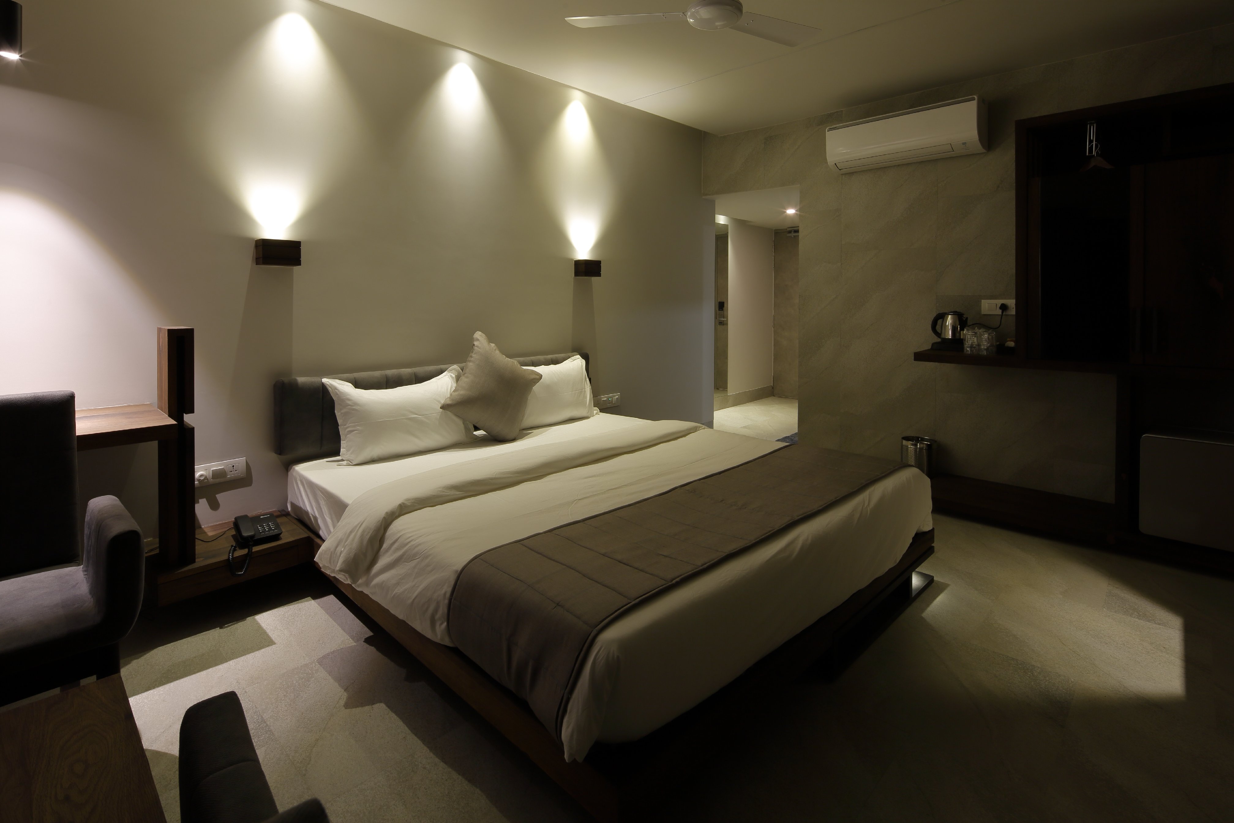 Hotel Carrefour - Tap to explore photos