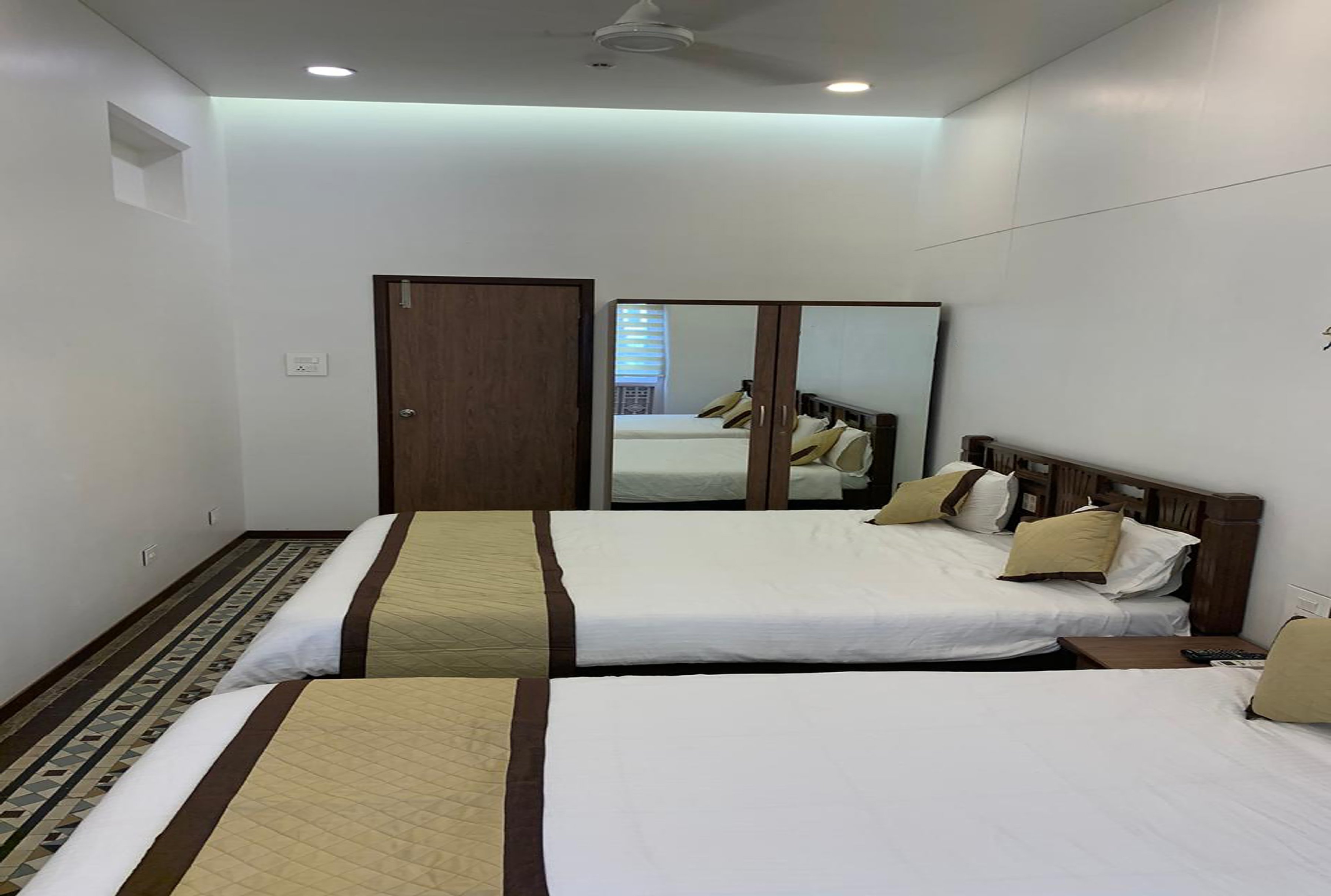 Carlton Hotel - Colaba - Tap to explore photos
