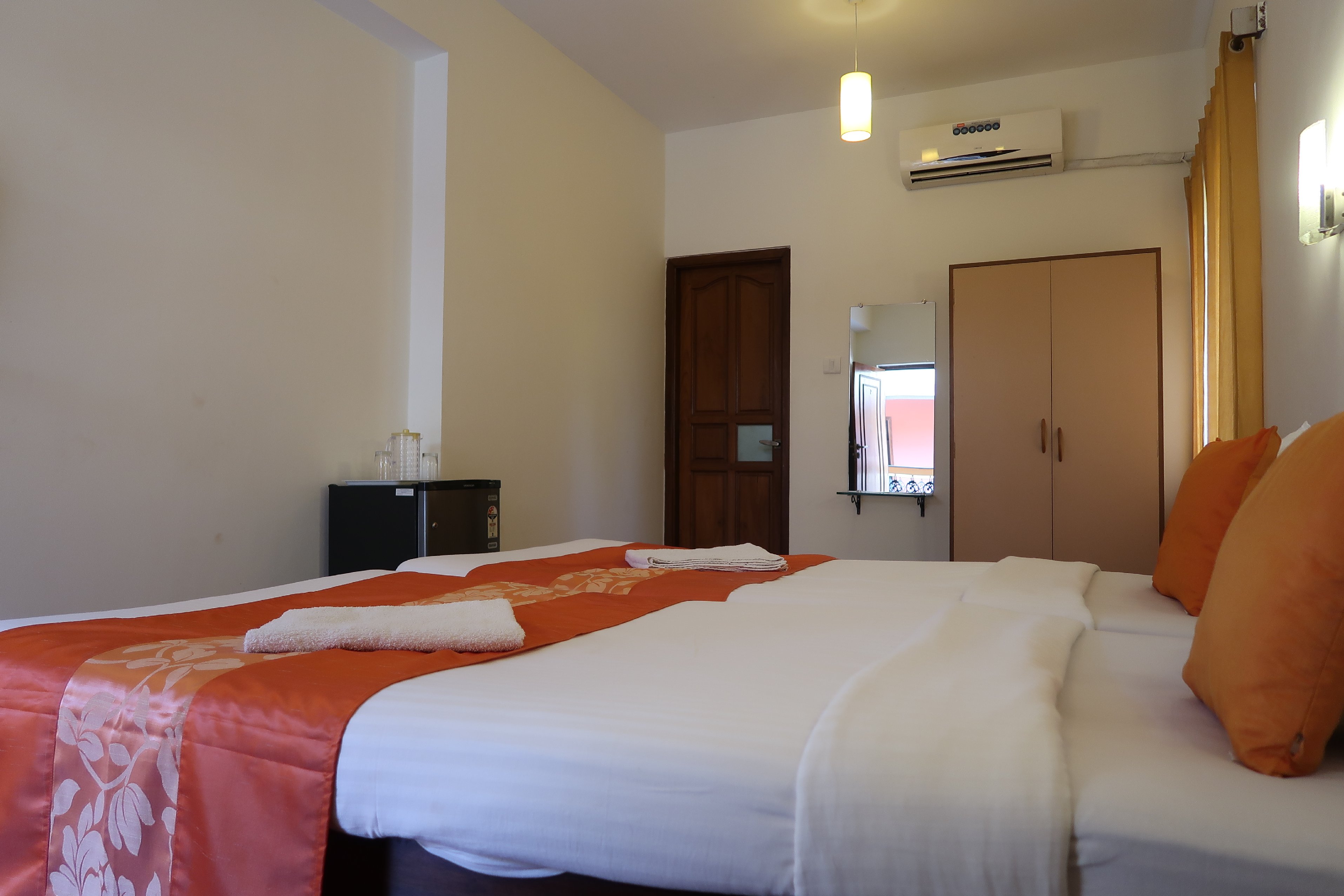 Hotel Celi - Tap to explore photos