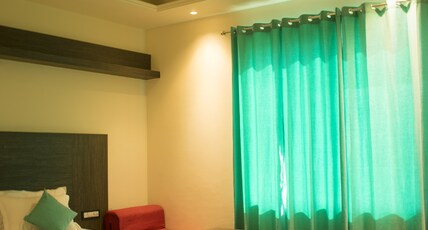 HOTEL CHANCELLOR Room Type - Deluxe Room