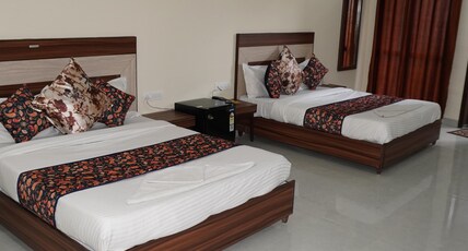 Hotel Reeve Inn Room Type - Family Room with Balcony