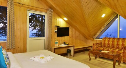 KVR Clarks Inn, Shimla Room Type - Superior Room with Valley view and King Bed