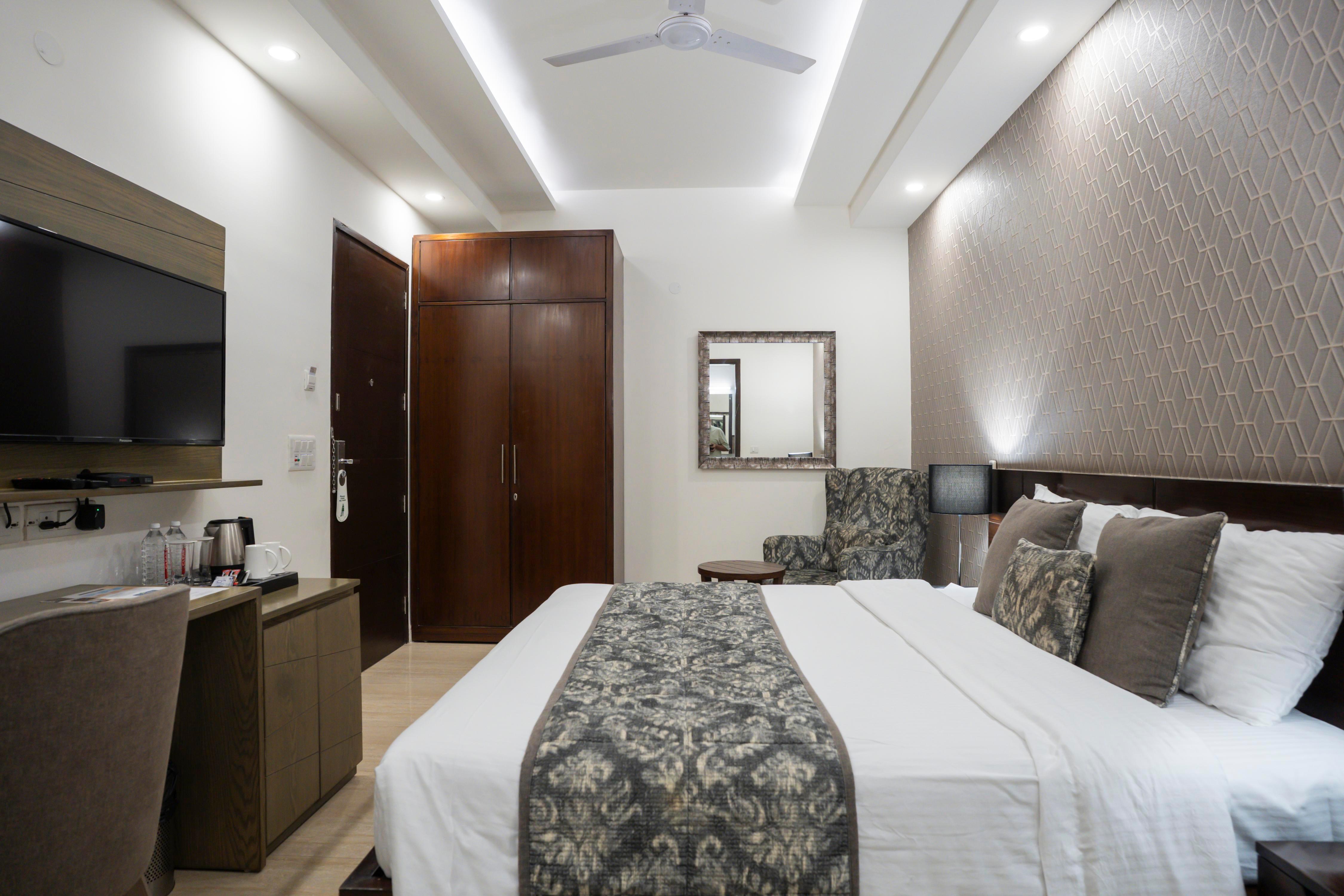 Ahuja Residency City Centre Room Type - Deluxe Room