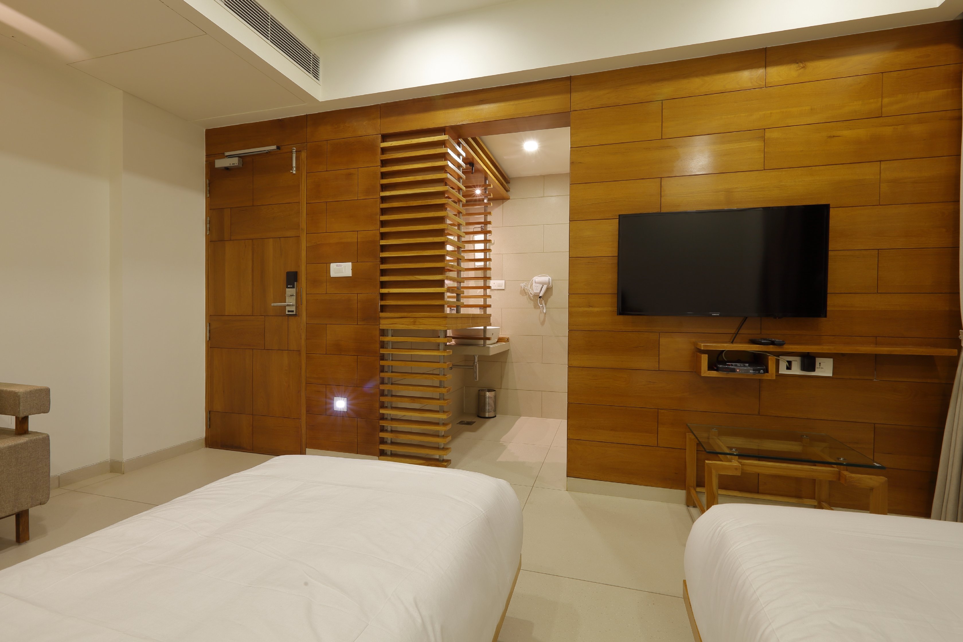 440-a serene stay - Tap to explore photos