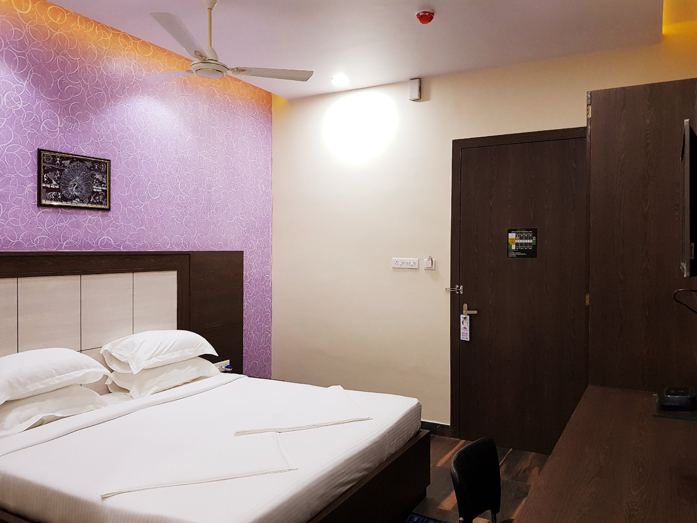 HOTEL STARWAY Room Type - Deluxe - KING BED
