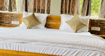 The Golden Peak Mukteshwar Room Type - Garden cottage with himalaya facing