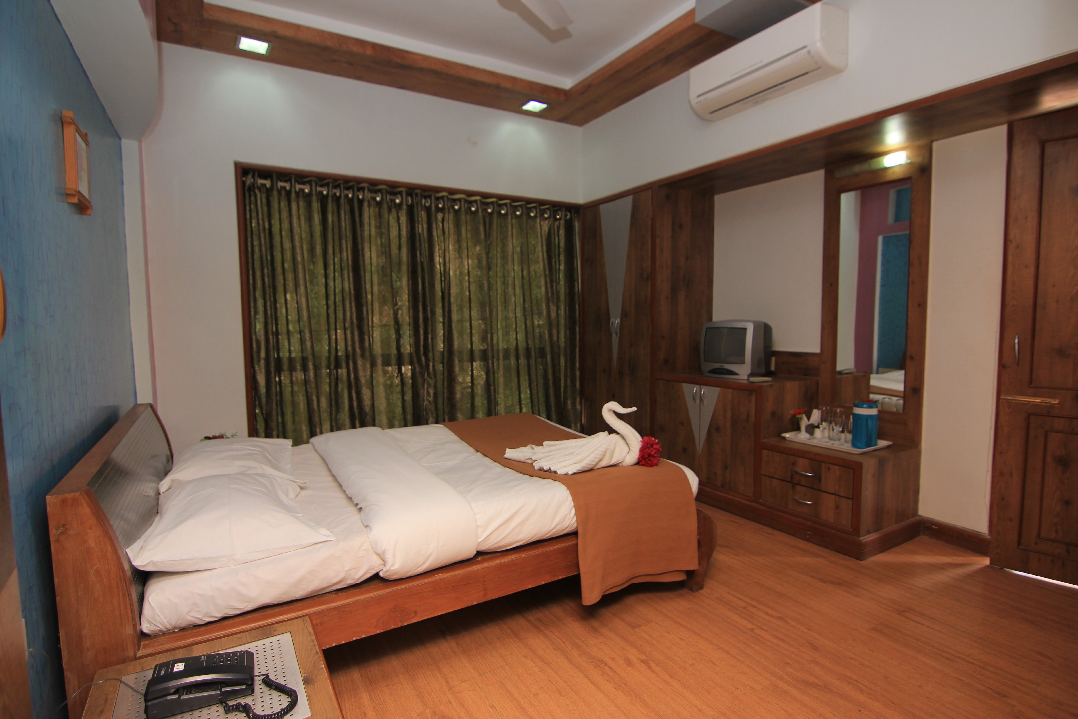 Mount View Executive, The Valley Resort - Tap to explore photos
