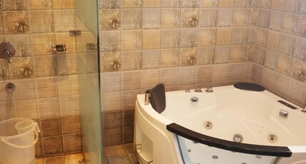 Maulik Mansion Resort Room Type - Jacuzzi Room