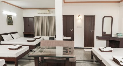 Hotel National Tourist Home Room Type - king's Deluxe 7 Bed Hotel National Tourist Home Room Type - king's Deluxe 7 Bed