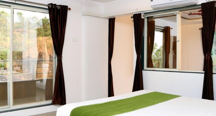 Royal Hills Resort Room Type - Suite Room (Hall + Bedroom) with Bathtub