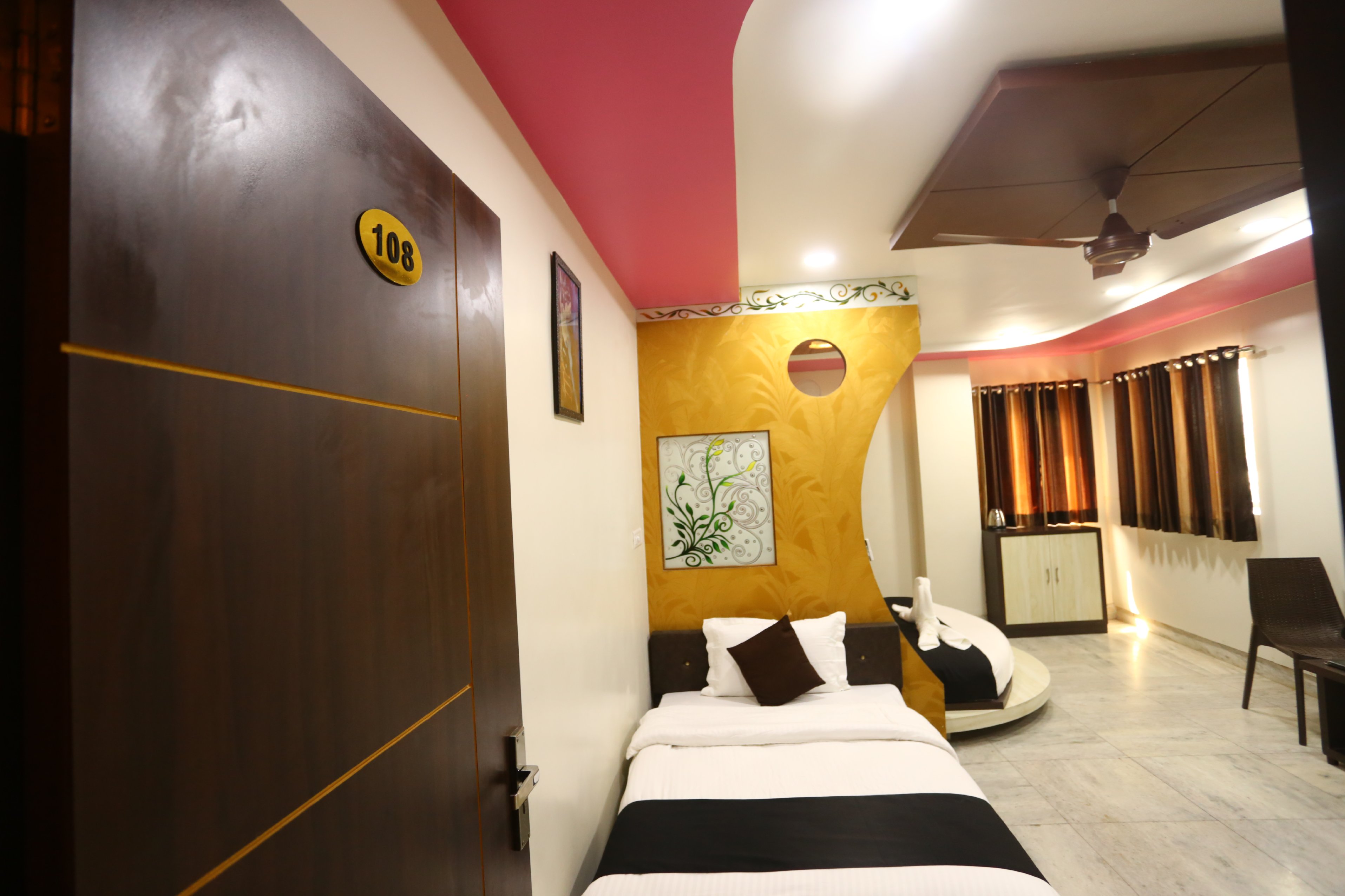 Hotel Shri Ram Residency - Tap to explore photos