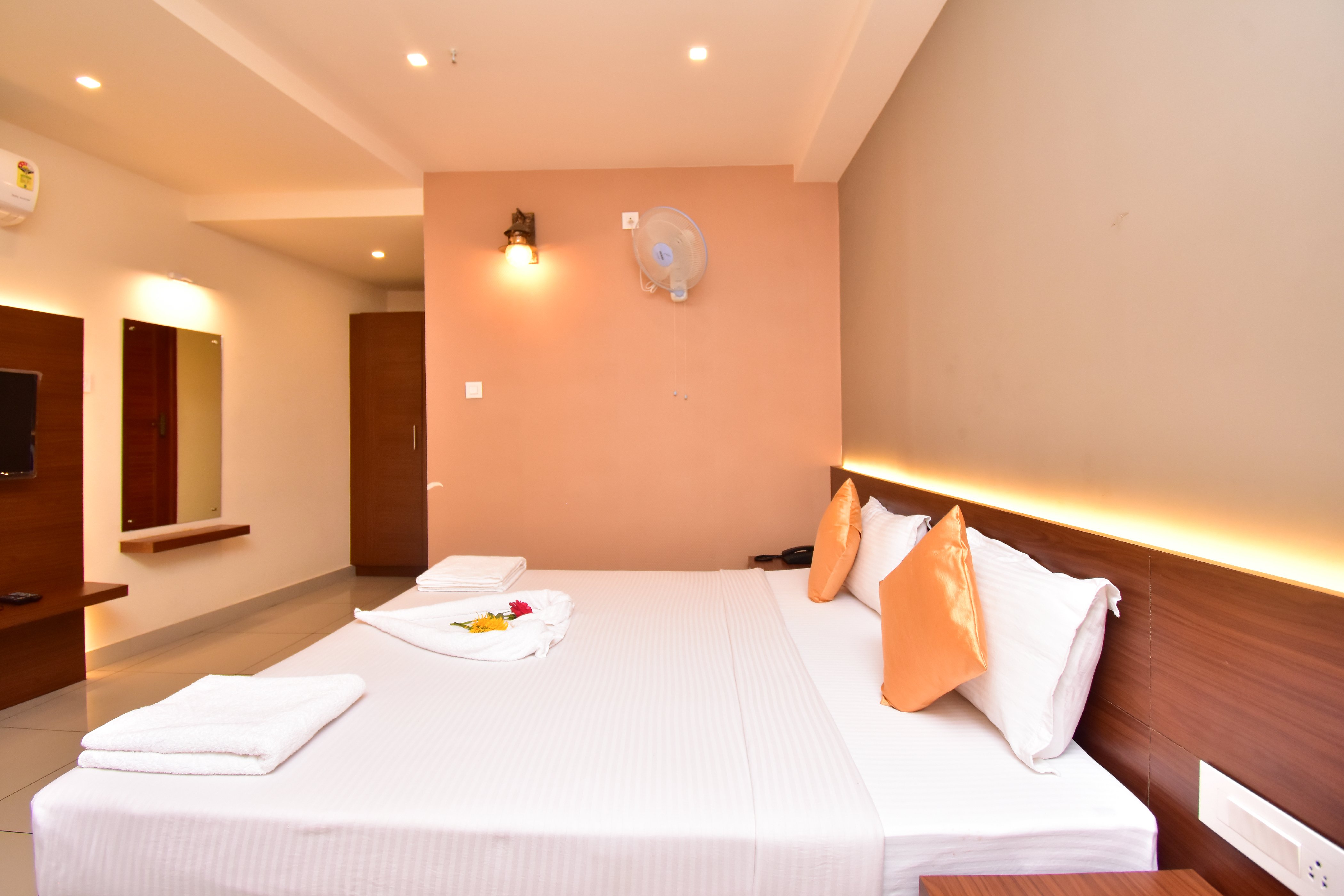 New Royal Crown Room Type - Premium Room Ac