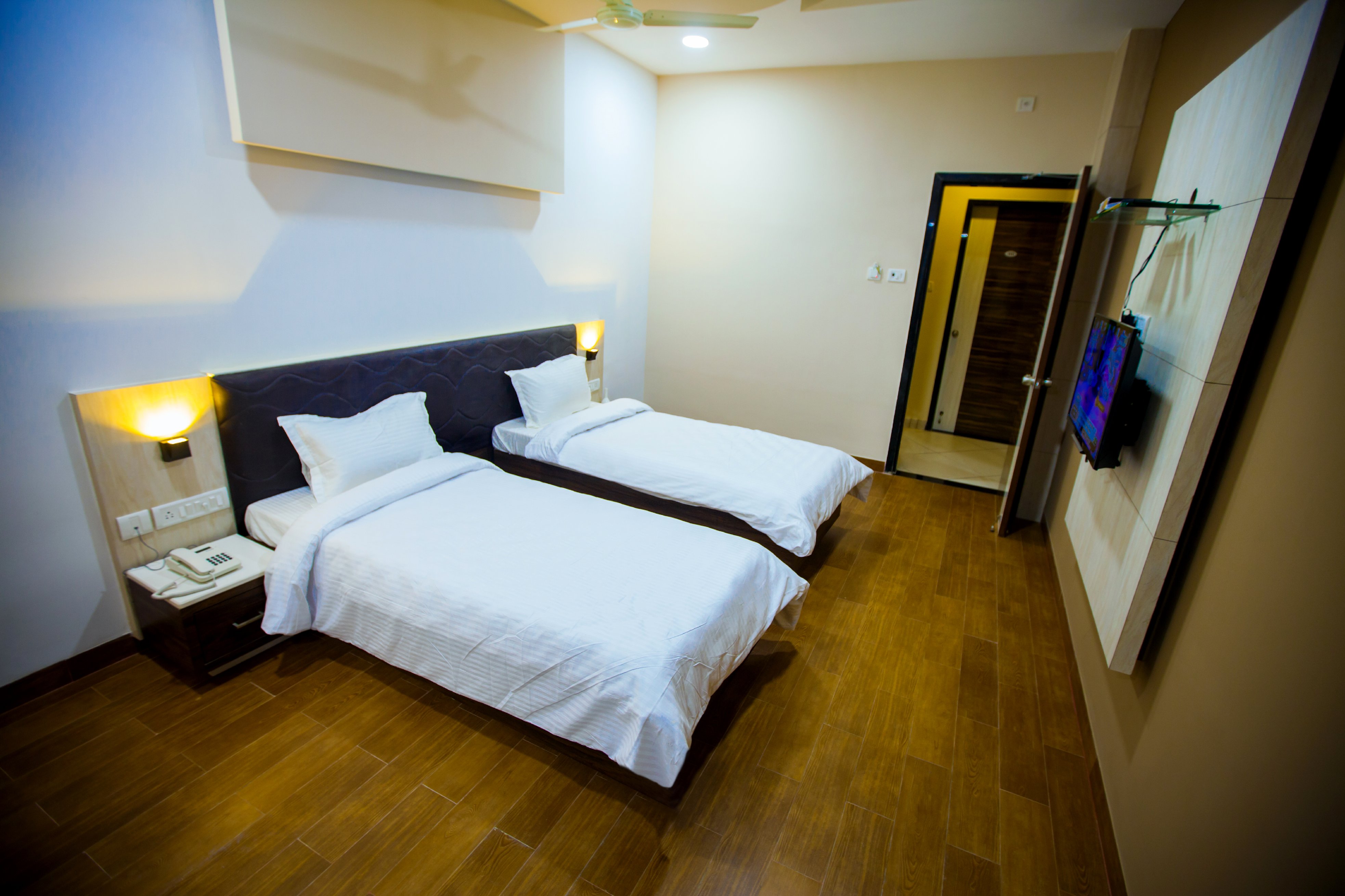 Twilight Inn Room Type - Deluxe Twin Room