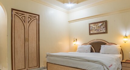 Hotel Mansarovar Vatika Room Type - Deluxe Room A.C