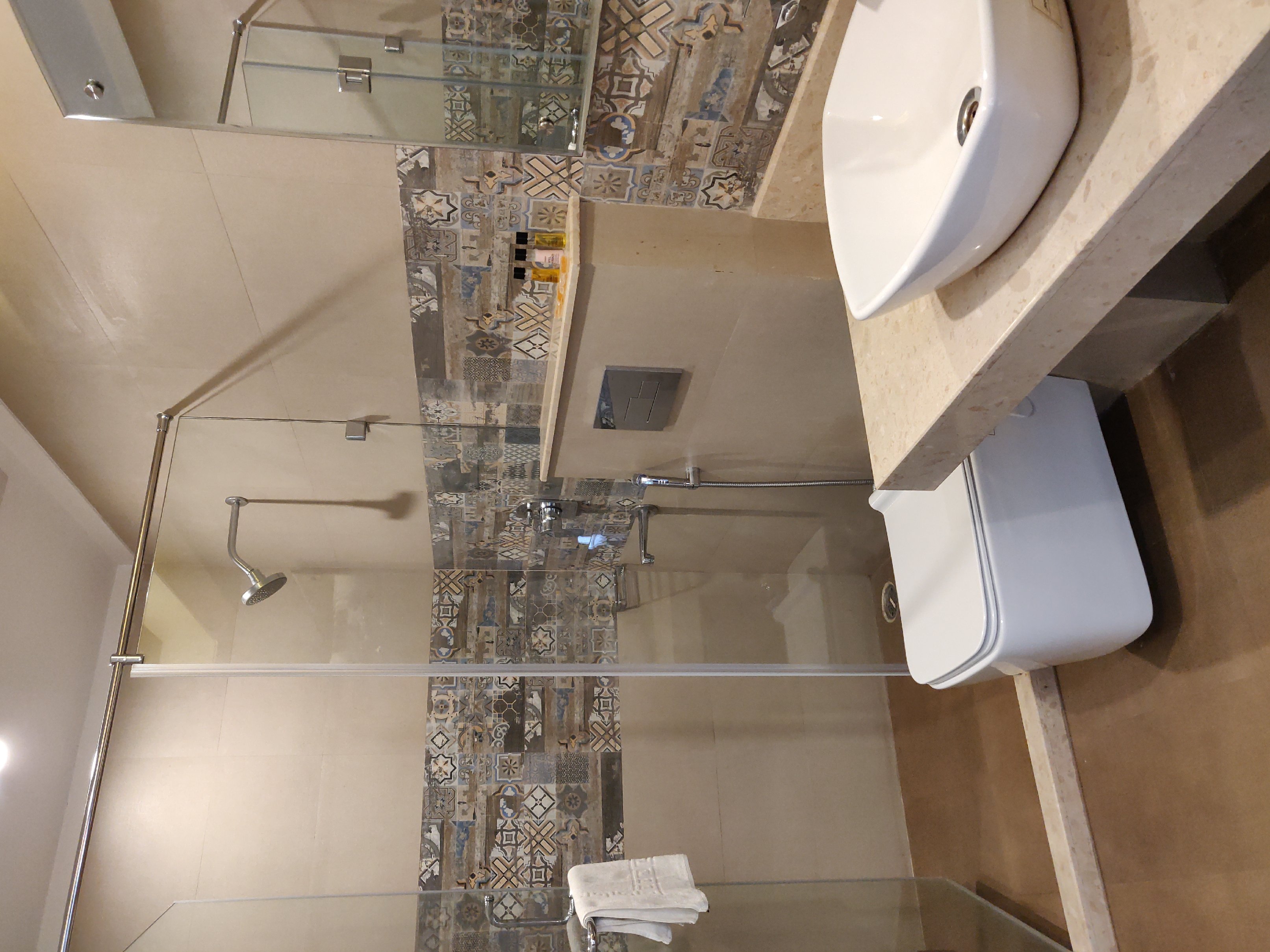 Hotel Yelchiko - Tap to explore photos