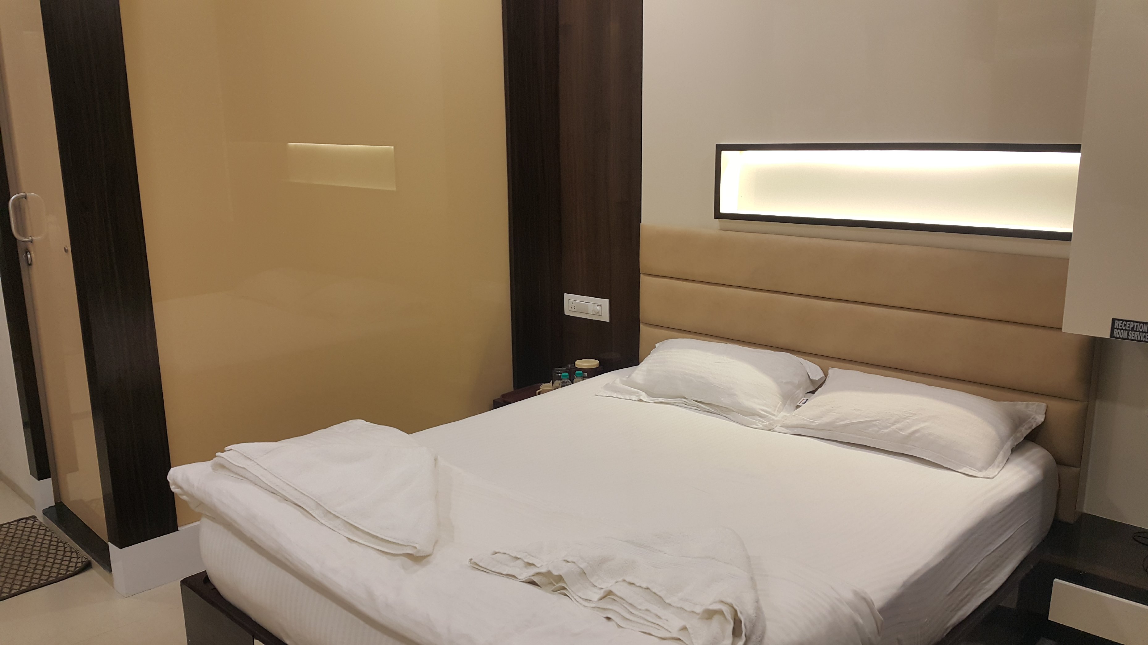 The Shelter Hotel and Resorts Room Type - EXECUTIVE DELUXE ROOM The Shelter Hotel and Resorts Room Type - EXECUTIVE DELUXE ROOM